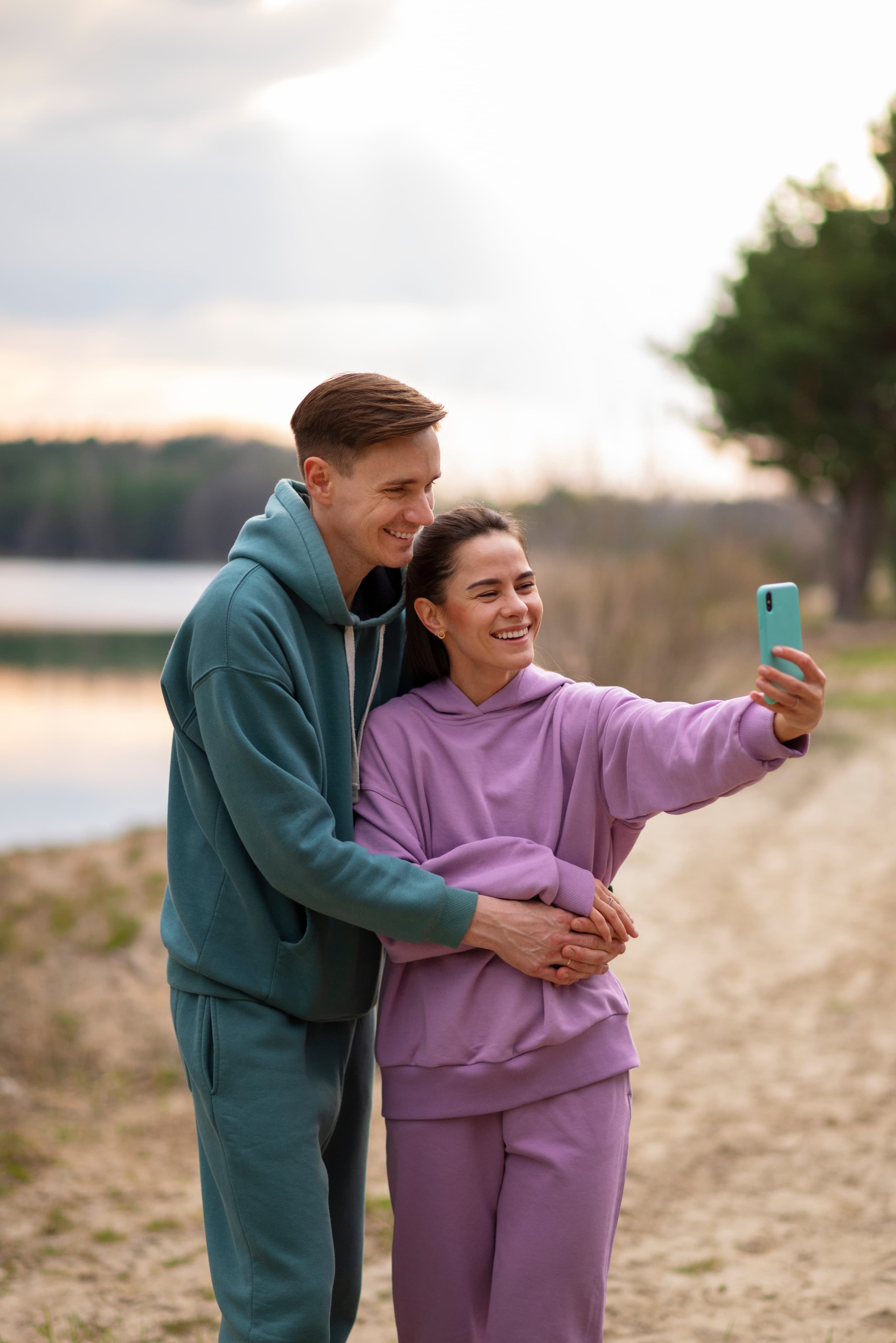 couple-taking-photo